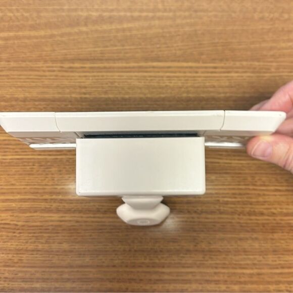 MARTHA STEWART Ivory Corner + Border Paper Punch Around the Page Vine Trim - Picture 6 of 7